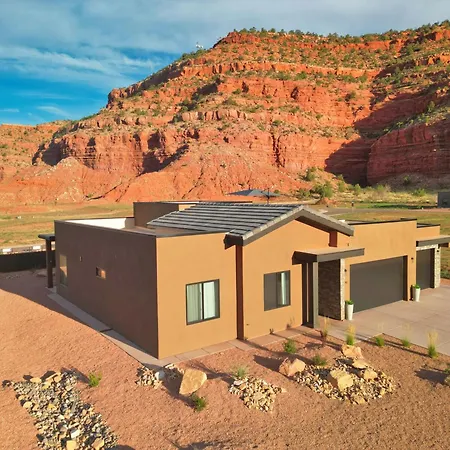 Kanab Villa Oasis New Luxury Home In Upscale Neighborhood With Rooftop Deck